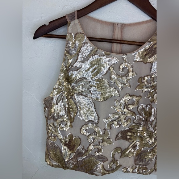 BADGLEY MISCHKA Gold Sheer Crop Top Blouse‎ Sleeveless Christmas Holiday Party - Picture 8 of 14